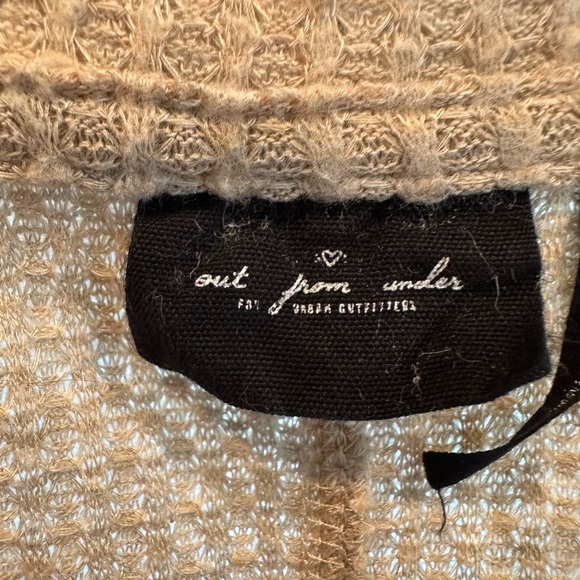 Urban outfitters tie knot waffle knit blouse V neck with tortoise buttons. - Picture 7 of 12